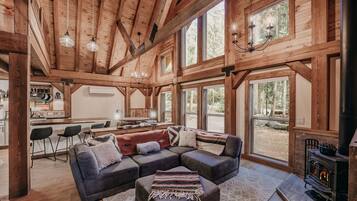 Cabin, 3 Bedrooms | Living area