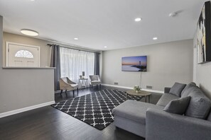 Villa, 3 Bedrooms | Living area | Smart TV, streaming services - Charming Retreat In The Heart Of Des Plaines 3 Bedroom Residence by RedAwning (Des Plaines)