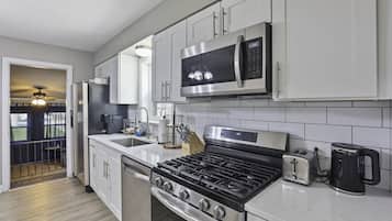 Villa, 3 Bedrooms | Private kitchen | Fridge, oven, coffee/tea maker, toaster