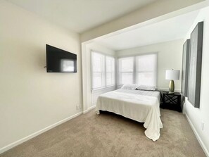 3 bedrooms, WiFi, bed sheets - Muskegon Cozy Cutler Cottage. (Muskegon)