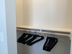 Apartamento Signature, 4 habitaciones, no fumadores, vistas a la ciudad | Armario