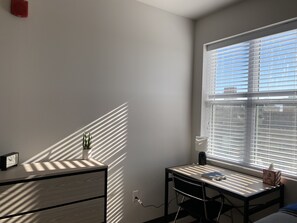 Apartamento Signature, 3 habitaciones, cocina, vistas a la ciudad | 2 dormitorios, decoración individual, mobiliario individual y escritorio