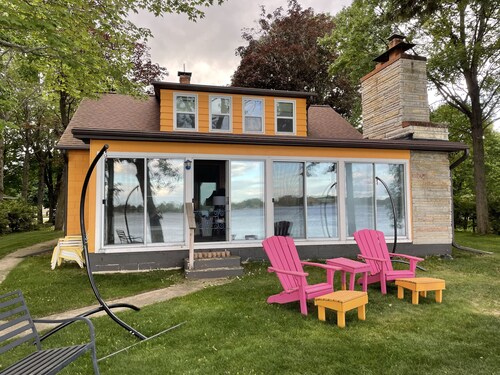 Spacious Retreat on Kelly Lake that will accommodate the entire family!