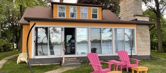 Spacious Retreat on Kelly Lake that will accommodate the entire family!