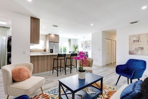 House (5 Bedrooms) | Front of property