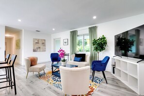 House (5 Bedrooms) | Interior