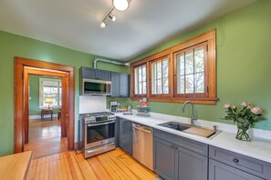 House (2 Bedrooms) | Interior