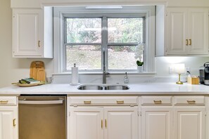 House (3 Bedrooms) | Interior - Centrally Located Home ~ Steps to Oxford Square! (Oxford)