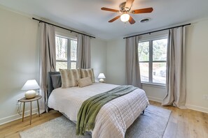 House (3 Bedrooms) | Interior - Centrally Located Home ~ Steps to Oxford Square! (Oxford)