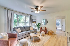 House (3 Bedrooms) | Interior - Centrally Located Home ~ Steps to Oxford Square! (Oxford)