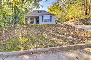 House (3 Bedrooms) | Interior - Centrally Located Home ~ Steps to Oxford Square! (Oxford)