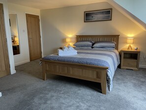 3 soverom, strykejern/-brett, reiseseng for barn og wi-fi (inkludert)