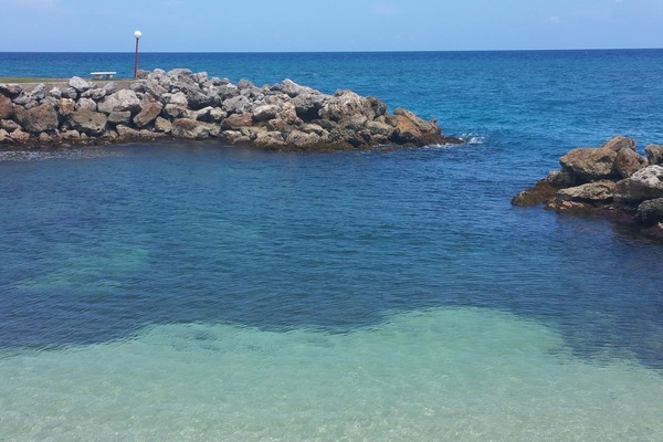 Private beach nearby, white sand, sun loungers, beach towels