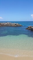 Playa privada en los alrededores, arena blanca