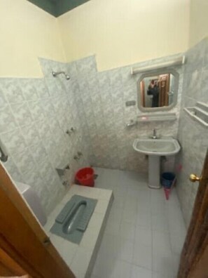 Deluxe Double Room | Bathroom - Taimoor hotel Kalam (Swat)