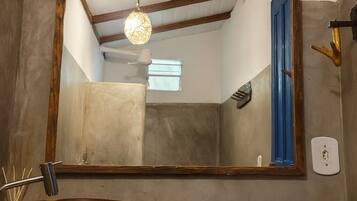 Suite tradicional | Baño | Amenidades de baño gratuitas