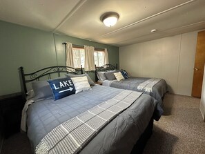 3 bedrooms, iron/ironing board, travel crib, free WiFi - Lake Thompson Paradise - Rhinelander, WI (Rhinelander)