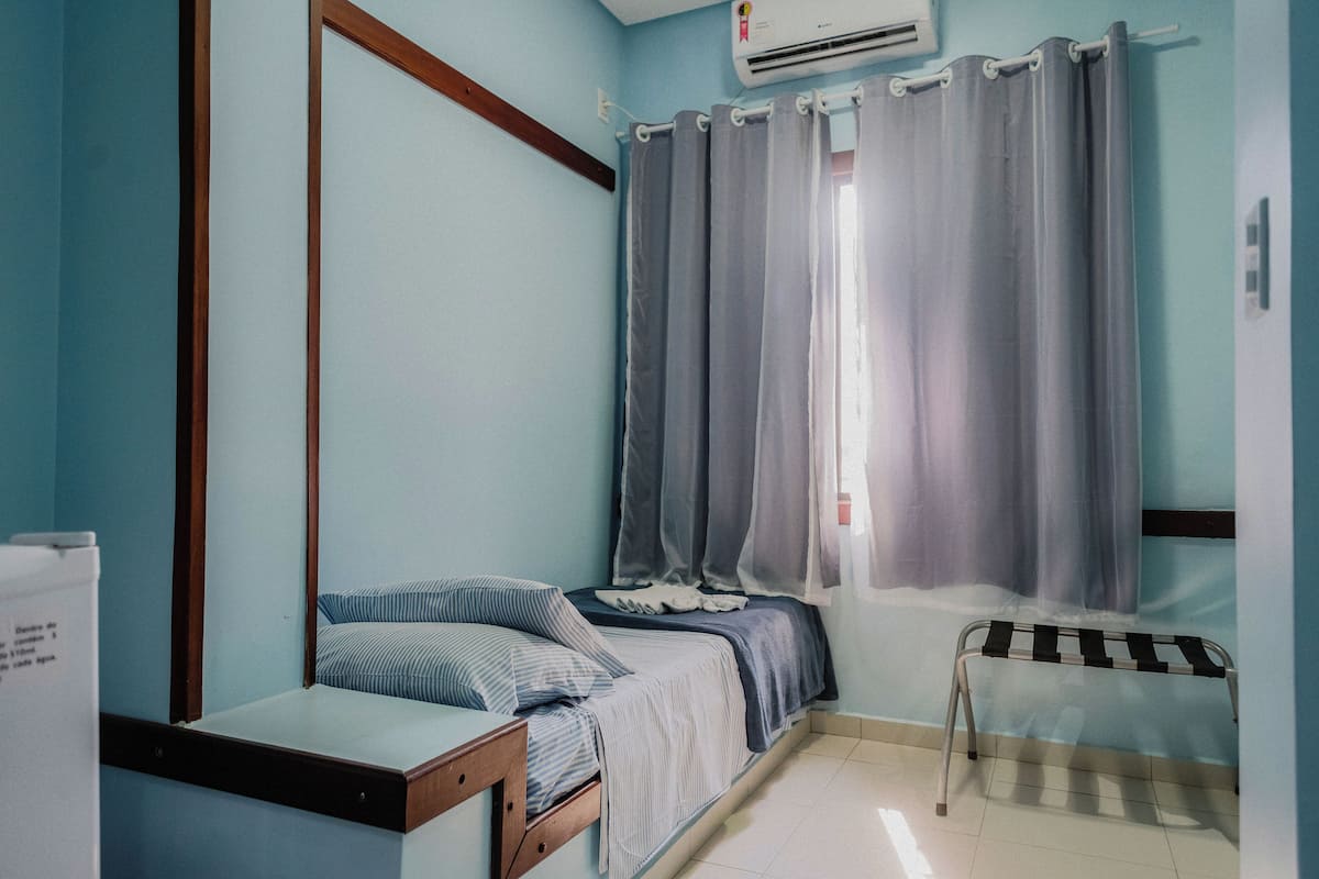 Minibar, free WiFi, bed sheets
