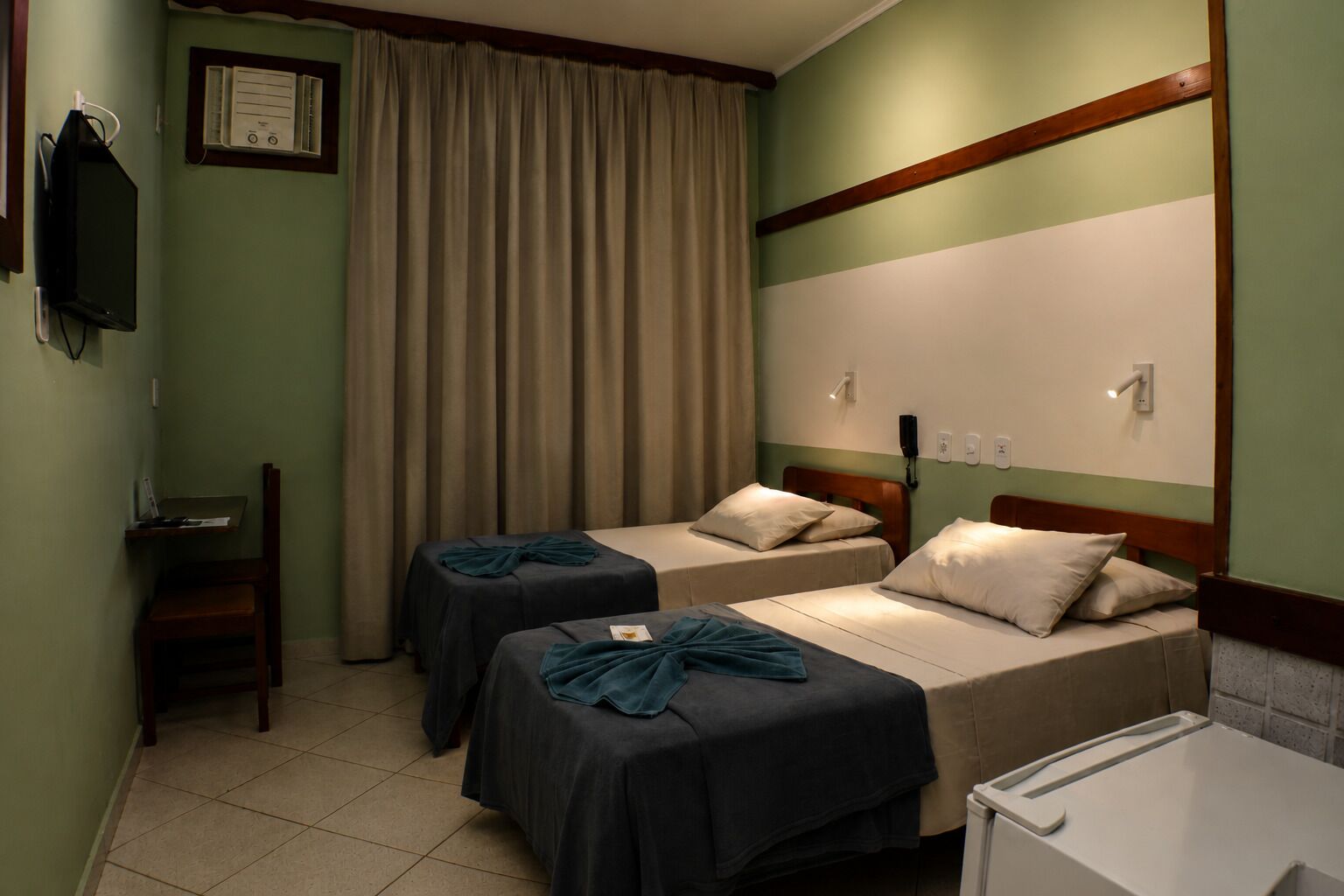 Standard Twin Room, 2 Twin Beds, City View | Vineyard view