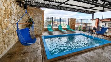 حمّام سباحة خارجي