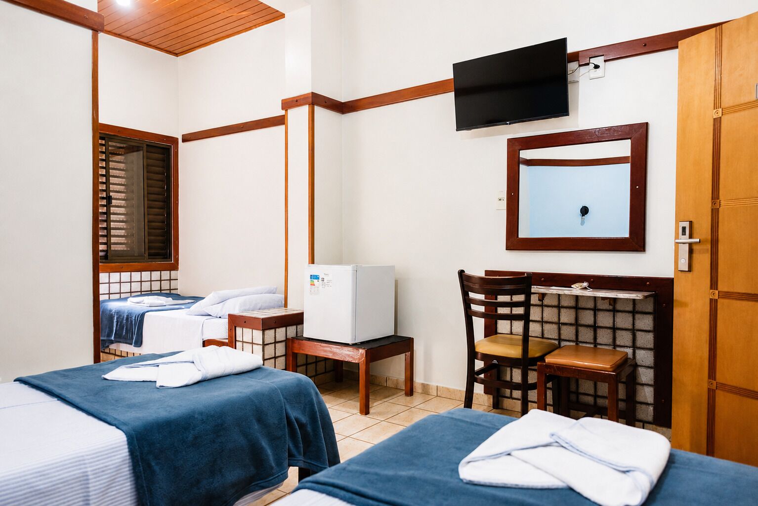 Minibar, free WiFi, bed sheets