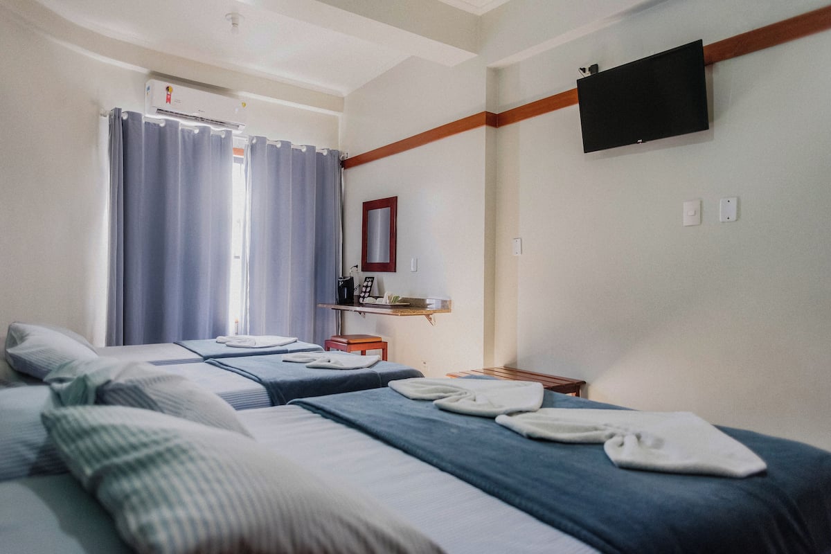 Minibar, free WiFi, bed sheets