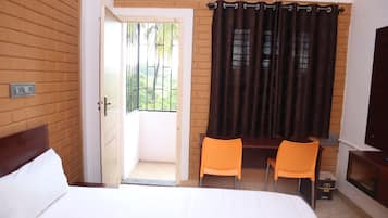 Deluxe Double Room | Soundproofing, iron/ironing board, free WiFi
