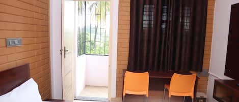 Deluxe Double Room | Soundproofing, iron/ironing board, free WiFi