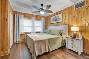 4 bedrooms, iron/ironing board, free WiFi, bed sheets