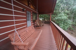 Property grounds - Snuggled-In "A little cabin in the trees" (Cosby)