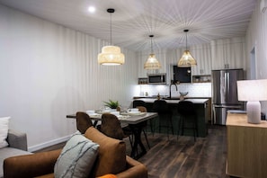 Interior - The Stellar Condo - Cozy 2 Bedroom with Hot Tub (Revelstoke)