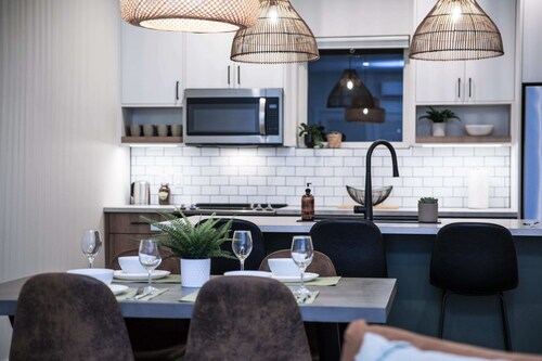 The Stellar Condo - Cozy 2 Bedroom with Hot Tub