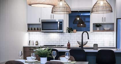 The Stellar Condo - Cozy 2 Bedroom with Hot Tub