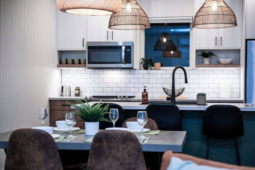 The Stellar Condo - Cozy 2 Bedroom with Hot Tub