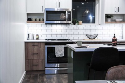 The Stellar Condo - Cozy 2 Bedroom with Hot Tub