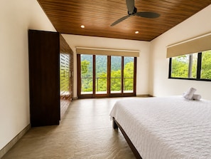 4 bedrooms, in-room safe, iron/ironing board, travel cot - Uvita Villa: Infinity Pool & Panoramic Views (Uvita)