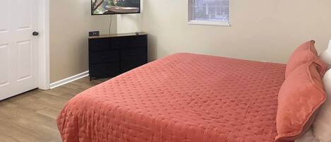 2 bedrooms, desk, free WiFi, bed sheets