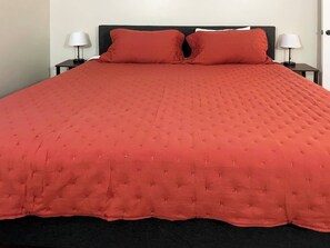 2 bedrooms, free WiFi, bed sheets - Ideal 2BR/1BA Apartment: Near IUP & More! (Indiana)