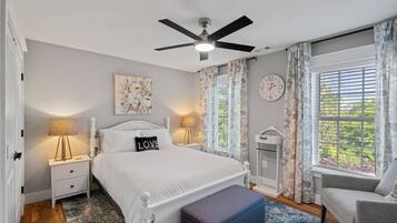 6 bedrooms, desk, iron/ironing board, travel crib