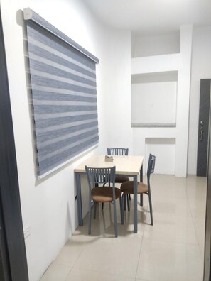 Dining - suite acogedora y equipada, garaje con control, segura junto al parque  Rotonda (Portoviejo)