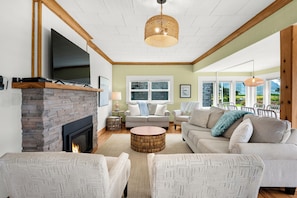 TV - SELAH BY THE SEA - Beachfront! (Seaside)