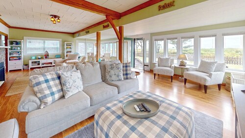 SELAH BY THE SEA - Beachfront!