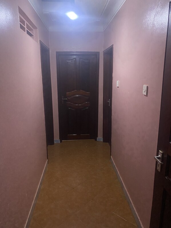 Interior - Cozy with 5 minutes from Entebbe International Airport airport and beach (Entebbe)