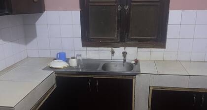 Cozy with 5 minutes from Entebbe International Airport airport and beach