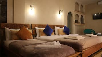 Premium-huone | Italialaiset Frette-lakanat, ylelliset vuodevaatteet, untuvapeitot