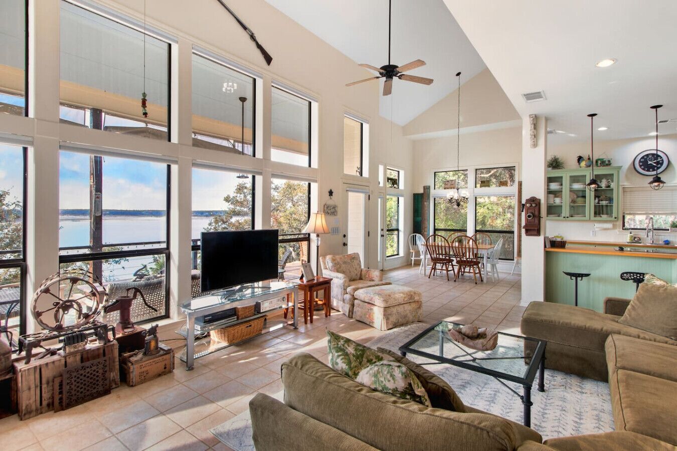 Televisio, p öytätennispöytä