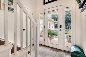 Interior - Dream Balcony Lakehouse ~Golf Cart ~Games ~Kayaks (Temple)