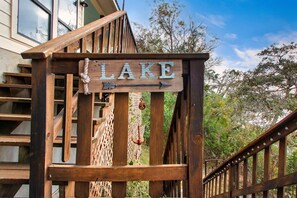 Exterior detail - Dream Balcony Lakehouse ~Golf Cart ~Games ~Kayaks (Temple)