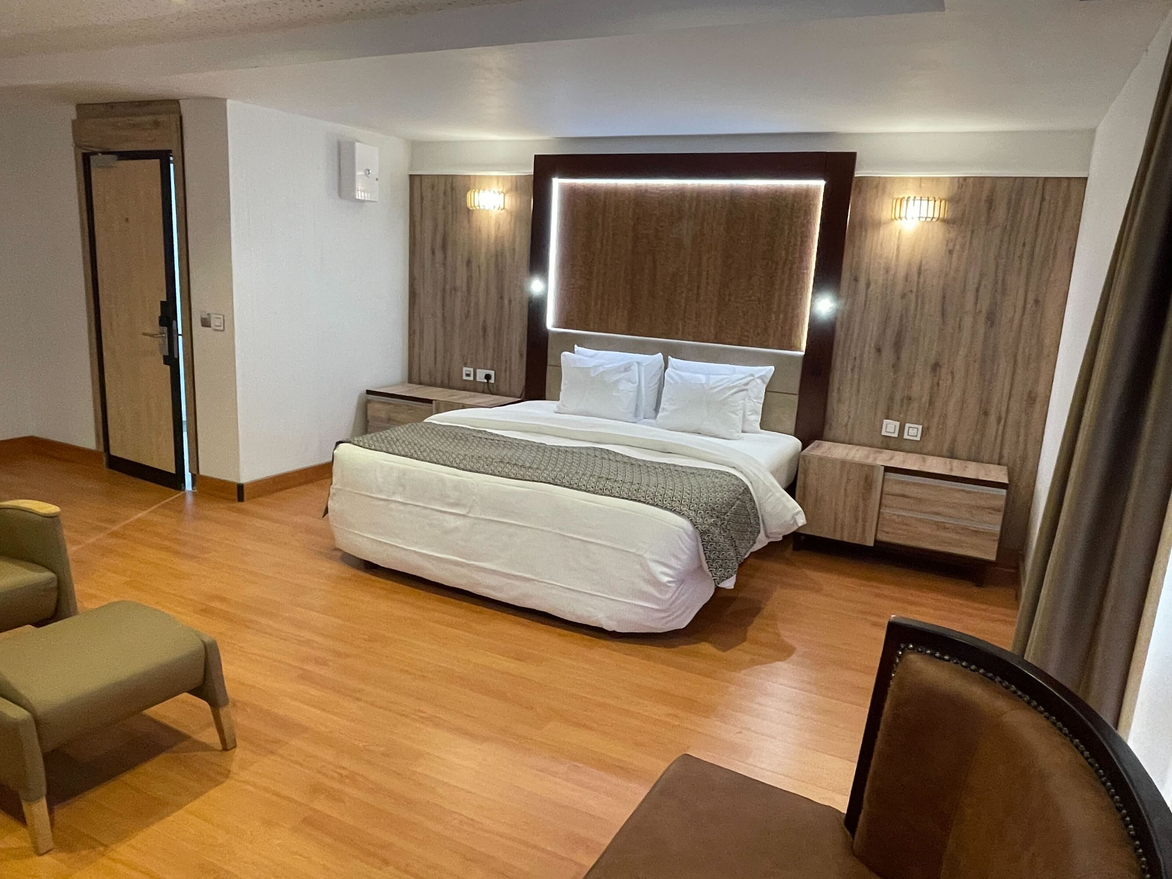 Executive Single Room, 1 Bedroom, Non Smoking | Hypo-allergenic bedding, in-room safe, desk, laptop workspace