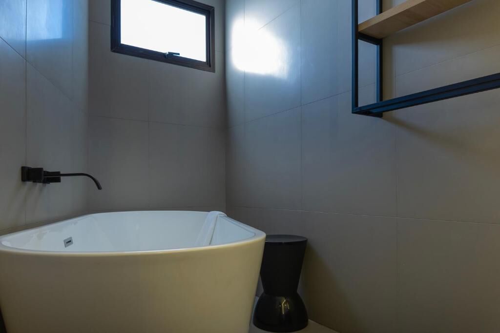 Bathtub besar